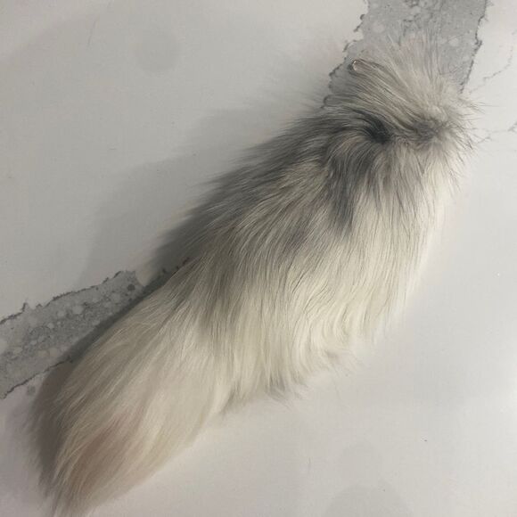 Fox Tail Keychain‎ - Picture 1 of 3